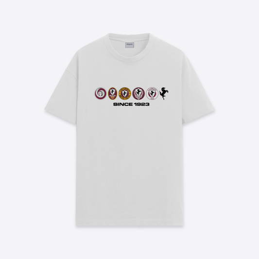 T-shirt bianca con scudetti