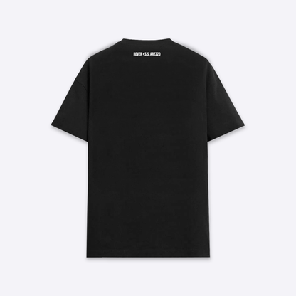 T-shirt nera con scudetti