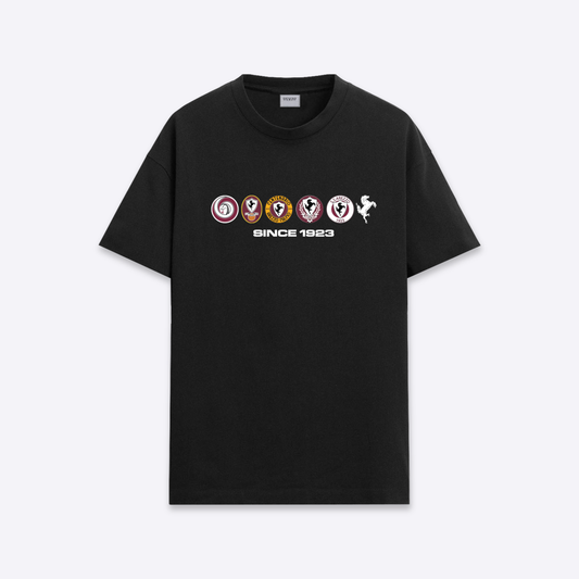 T-shirt nera con scudetti